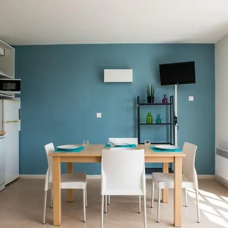 Maison Confortable Avec Terrasse, 3 Pour 6 Personnes - Api-1-52-1327 *