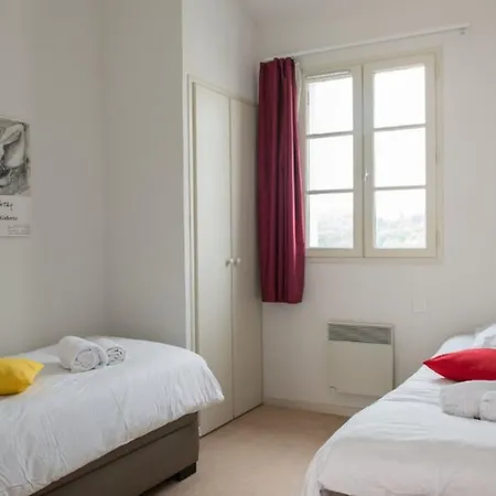 Maison Confortable Avec Terrasse, 3 Pour 6 Personnes - Api-1-52-1327 *