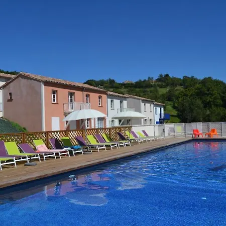 Maison Confortable Avec Terrasse, 3 Pour 6 Personnes - Api-1-52-1327