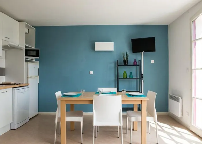 Maison Confortable Avec Terrasse, 3 Pour 6 Personnes - Api-1-52-1327 *