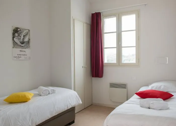 Maison Confortable Avec Terrasse, 3 Pour 6 Personnes - Api-1-52-1327 *