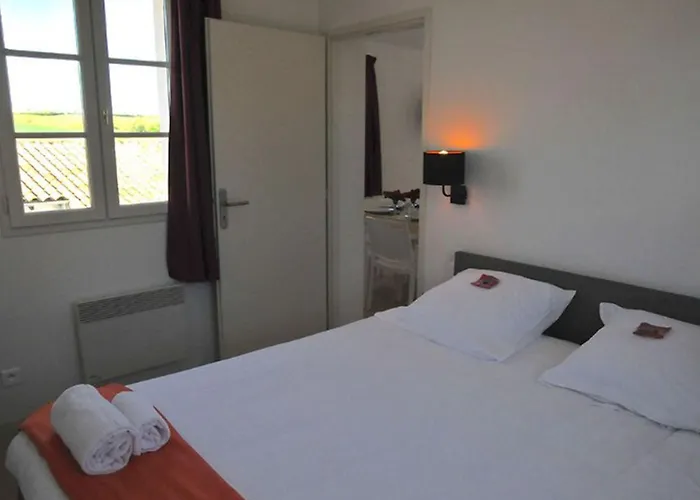 Maison Confortable Avec Terrasse, 3 Pour 6 Personnes - Api-1-52-1327 * Carla-Bayle