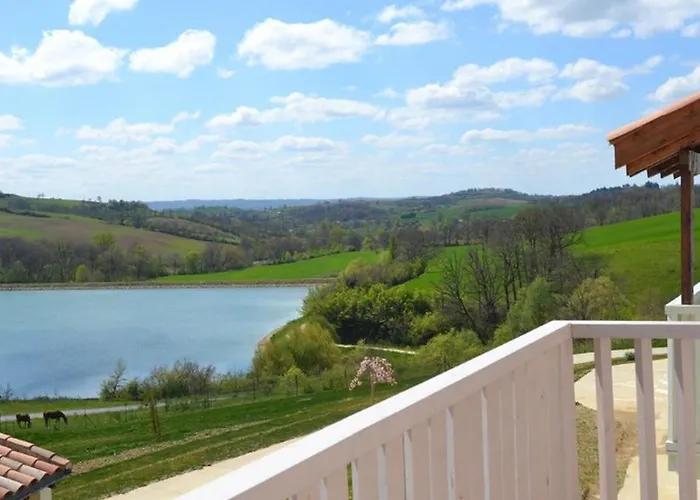 Maison Confortable Avec Terrasse, 3 Pour 6 Personnes - Api-1-52-1327 *